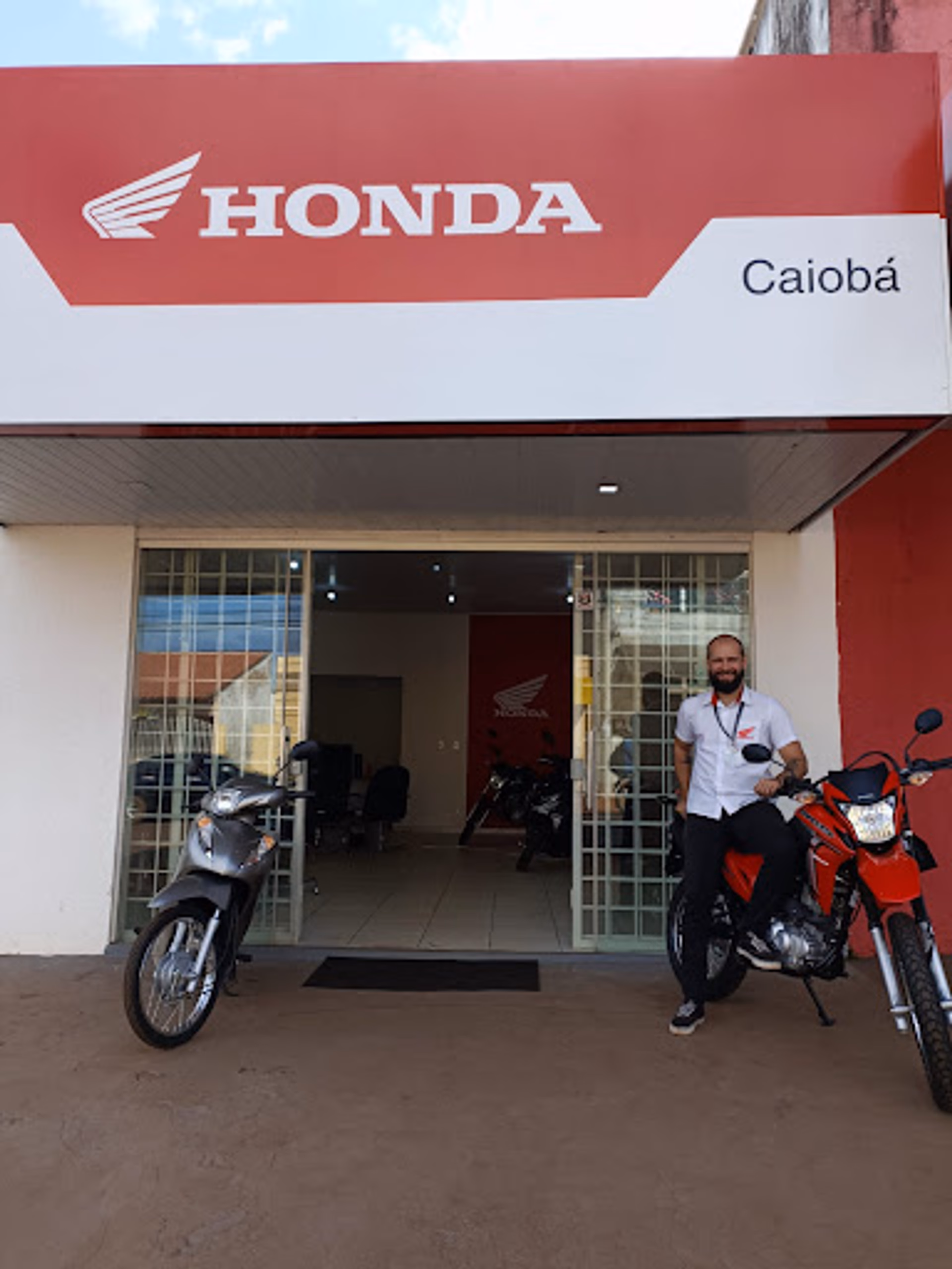 Fachada Concessionária Caiobá de Moreninha 2 - 3 de 7