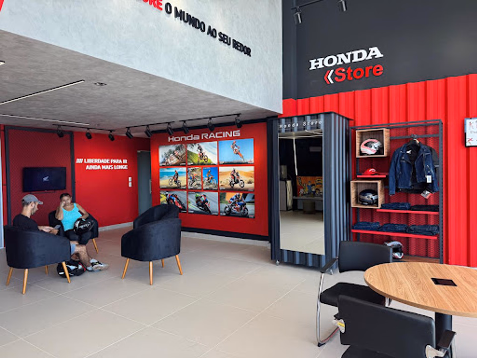 Showroom Concessionária Caiobá - 2 de 7