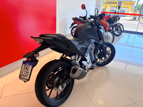 CB 300